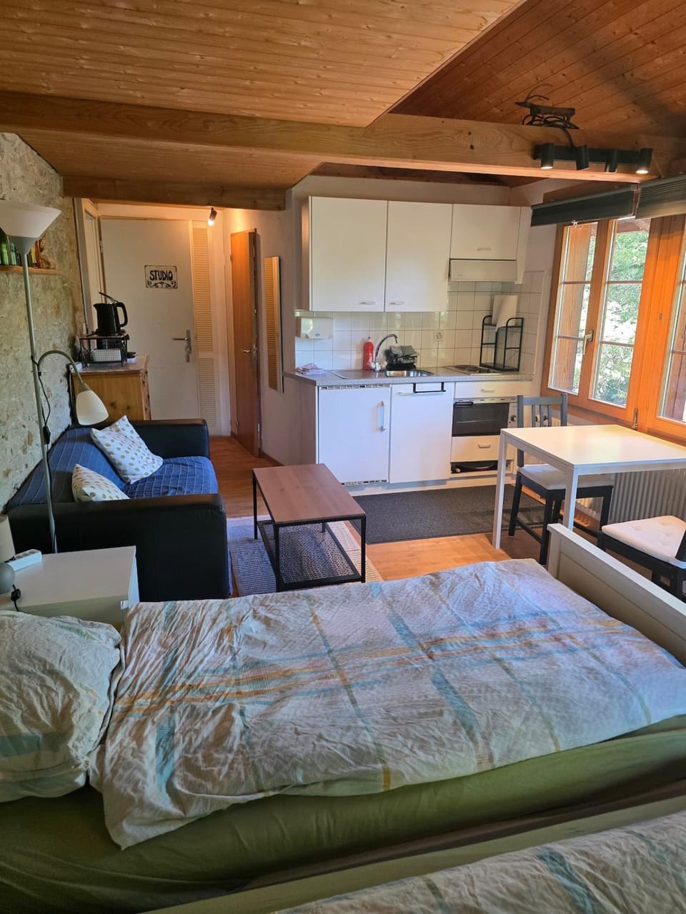 Bed, Kitchen or kitchenette, Photo of the whole room, Seating area, Dining area, Bedroom