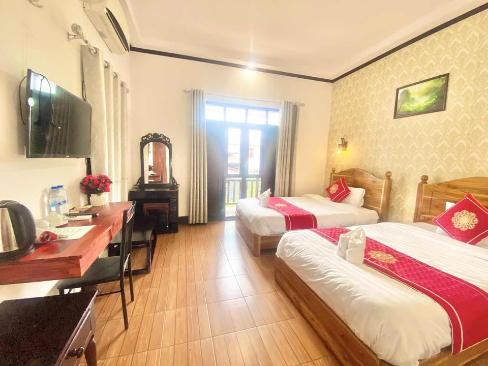 Bed, TV and multimedia, Bedroom, hair dresser, air conditioner