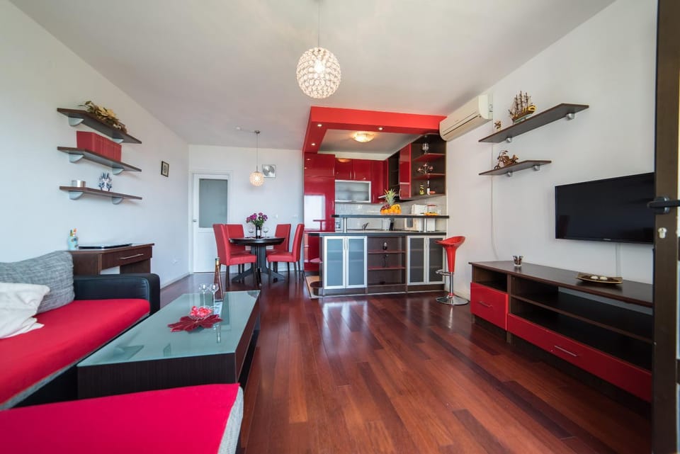 Kitchen or kitchenette, Living room, Dining area