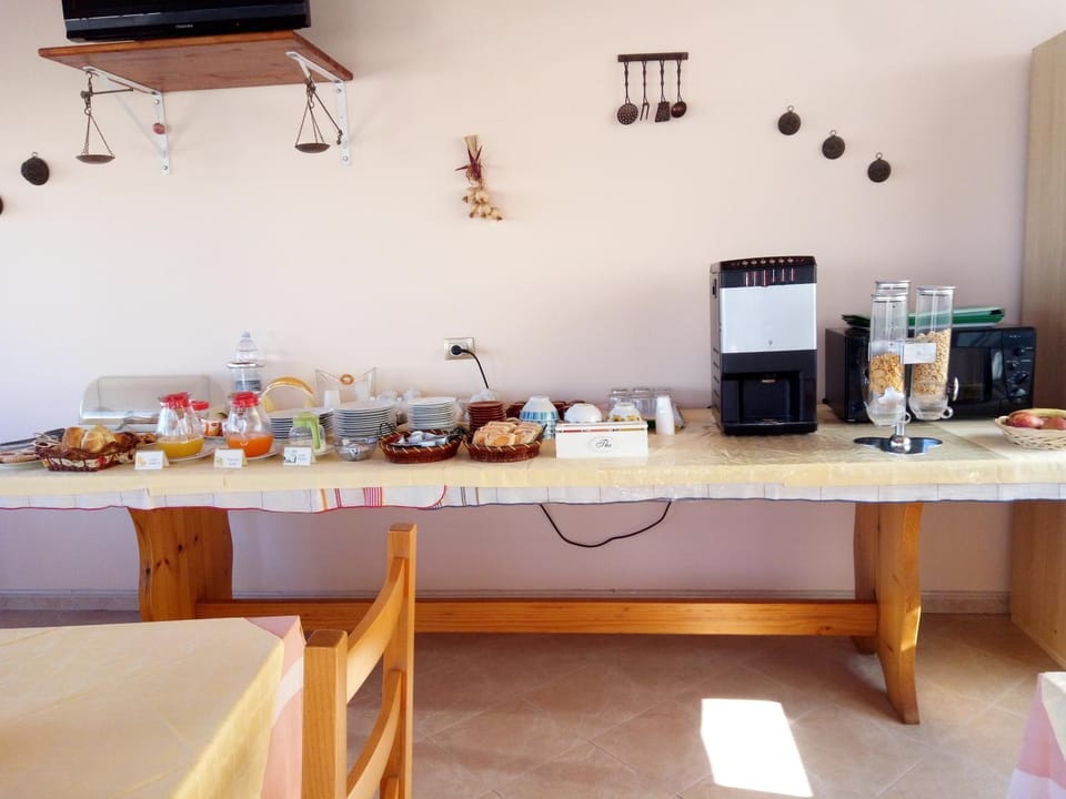 Buffet breakfast, Italian breakfast