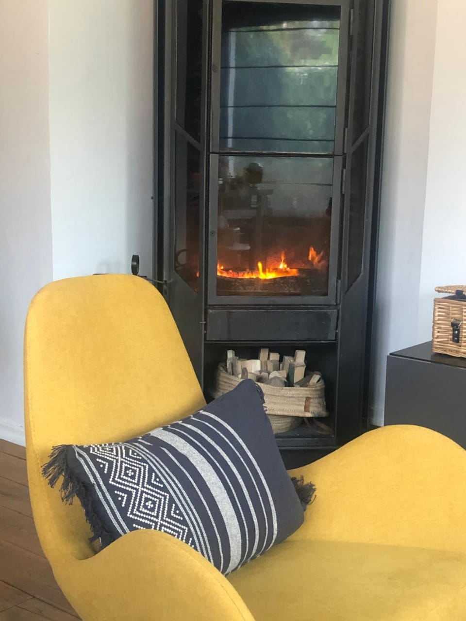 Seating area, Internal: Not applicable to any particular room