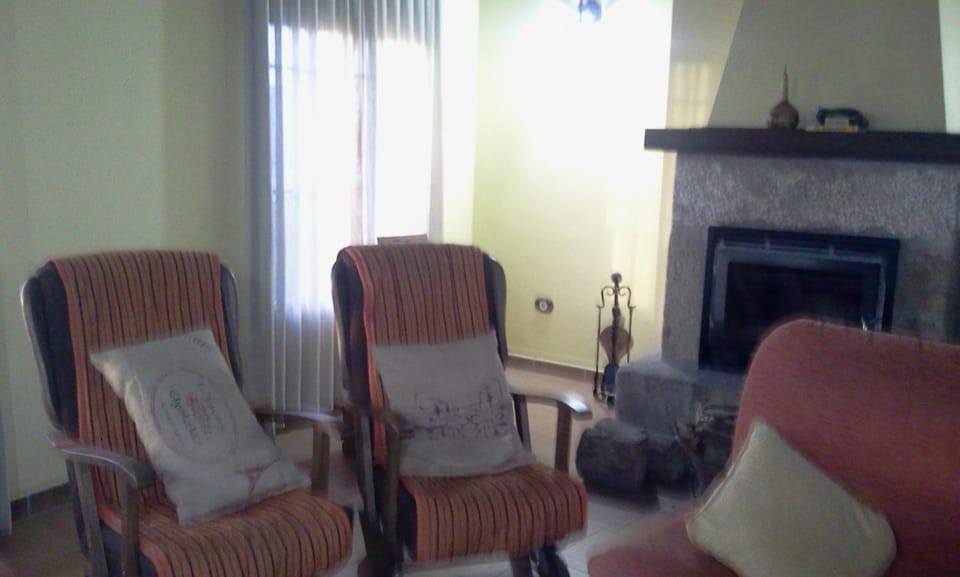 Seating area, fireplace