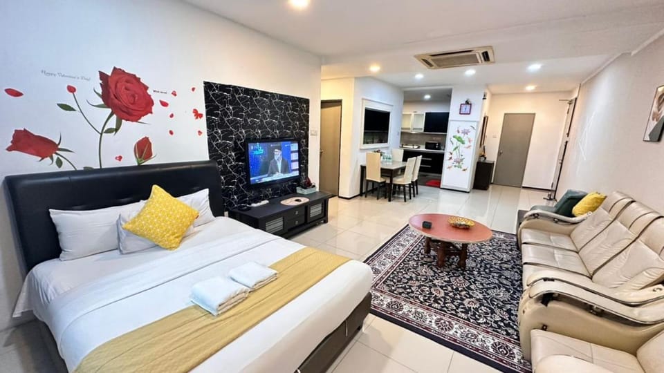 Communal lounge/ TV room, Bed, TV and multimedia, Seating area, Dining area