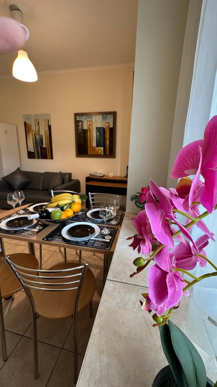 Seating area, Dining area, Food