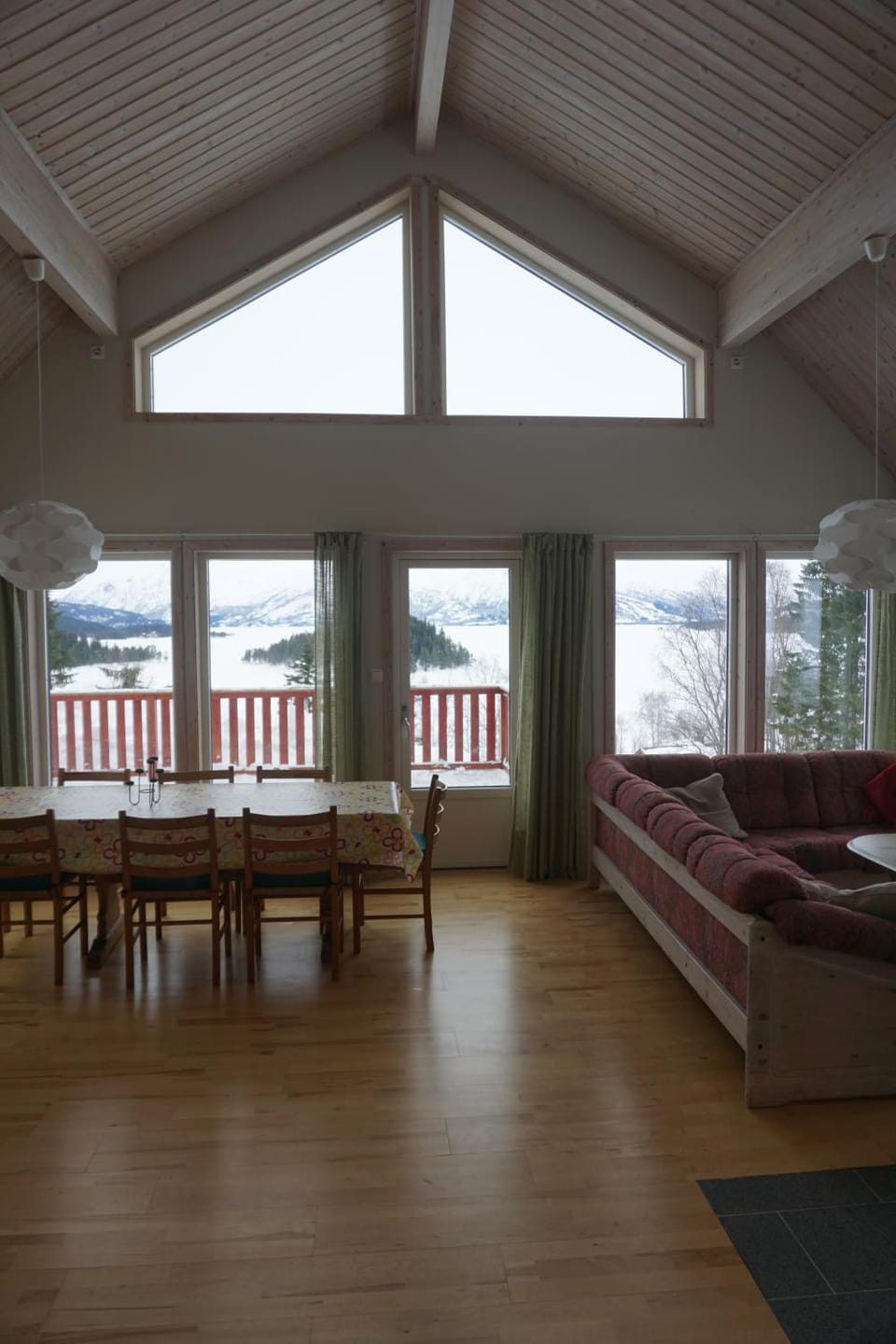Balcony/Terrace, Living room, Seating area, Lake view, Mountain view