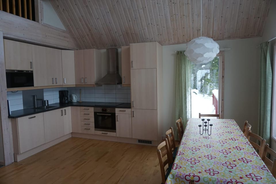 Coffee/tea facilities, Kitchen or kitchenette, Living room, Dining area