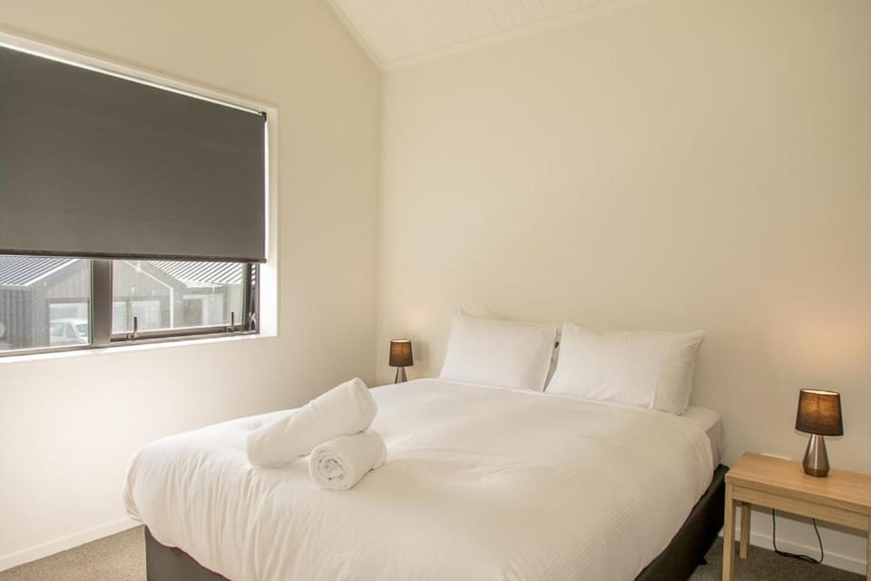 Bed, Photo of the whole room, towels