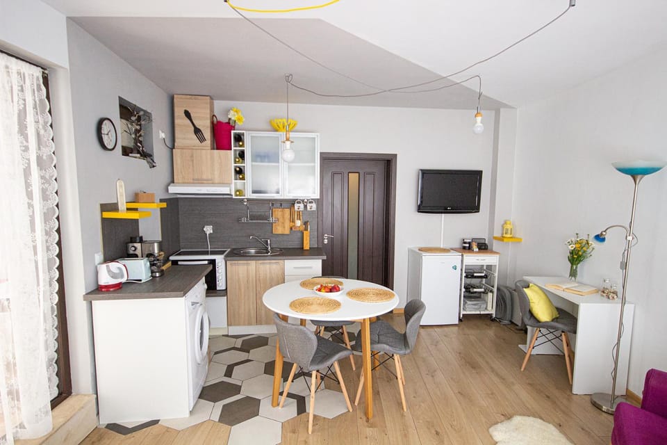 Kitchen or kitchenette, Dining area, kitchen