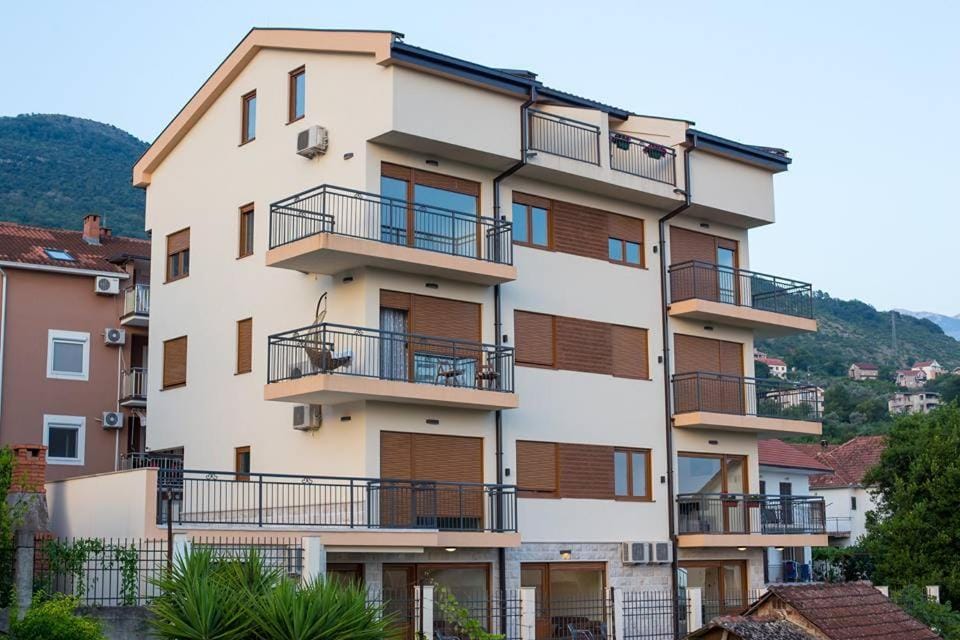 Property building, Day, Natural landscape, View (from property/room), Balcony/Terrace
