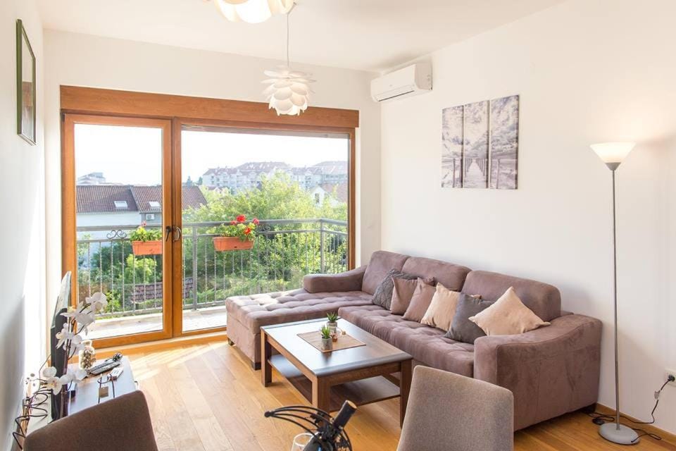 Living room, Seating area, Mountain view