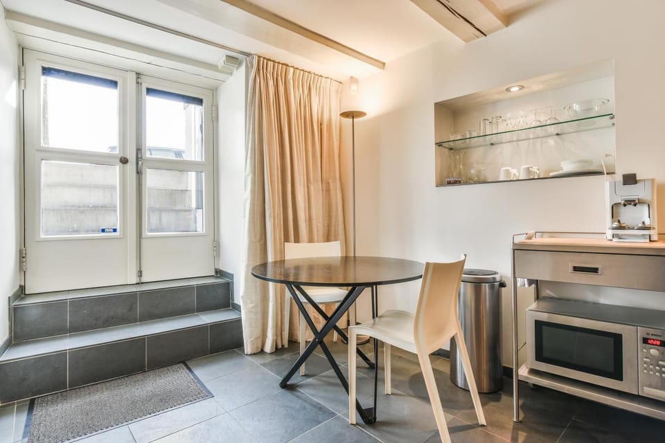 Seating area, Dining area
