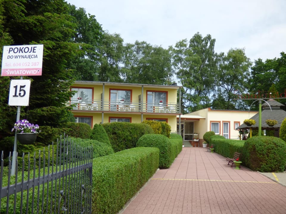 Property building, Spring, Day, Garden, Garden view