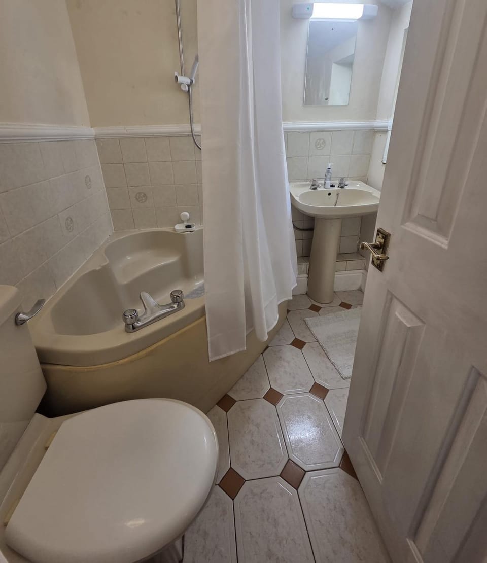 Coynant Farm Guesthouse - Farm Park Stay Farm Stay in Wales