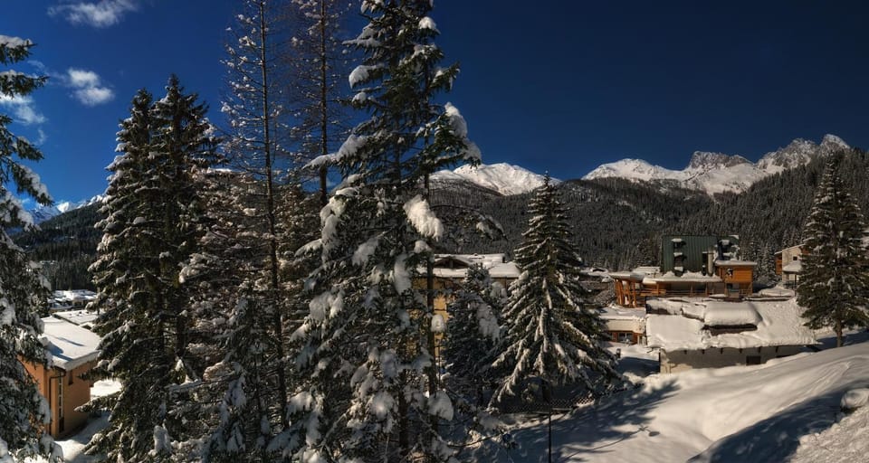 Day, Winter, Mountain view, Area and facilities