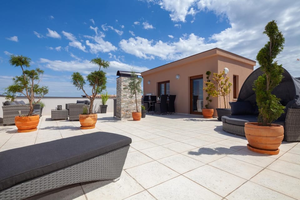 Patio, Balcony/Terrace, Kitchen or kitchenette, Seating area, City view, Sea view