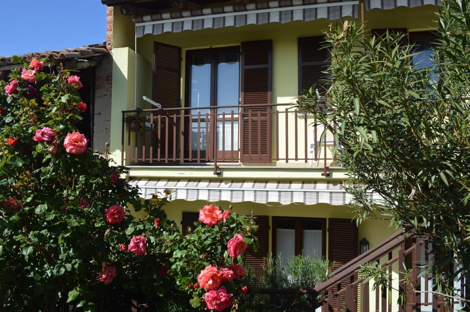 Tra... Monti E Vigne Bed and Breakfast in Liguria