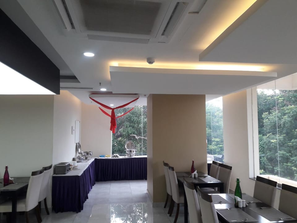 Restaurant/places to eat, Buffet breakfast