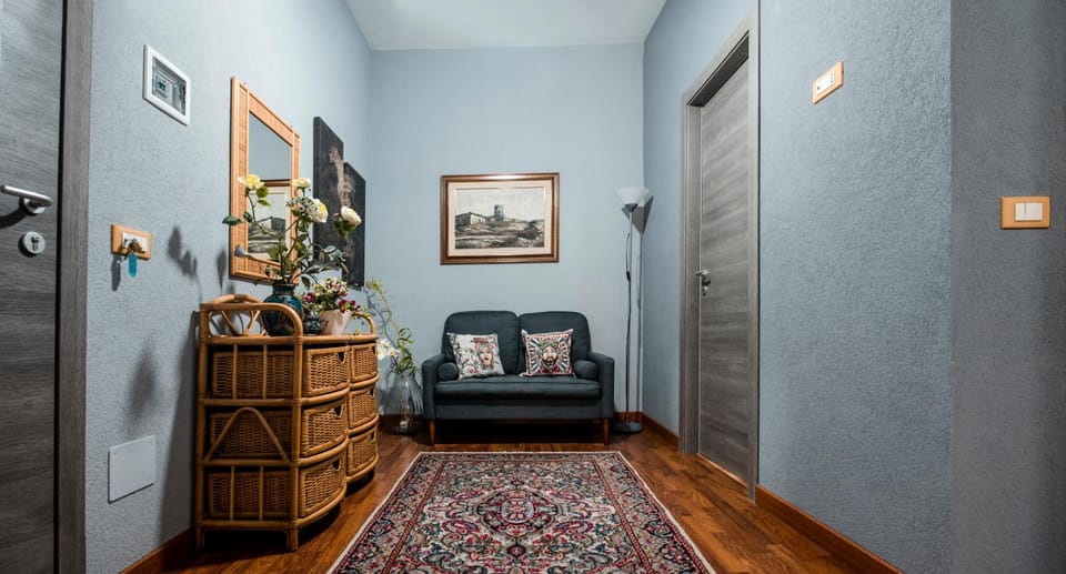 Bed, Living room, Photo of the whole room, Seating area