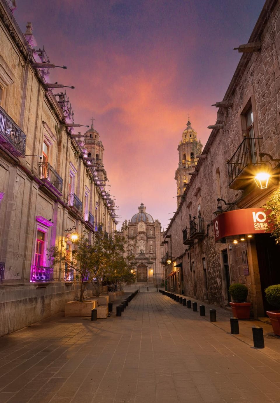Property building, Night, Location