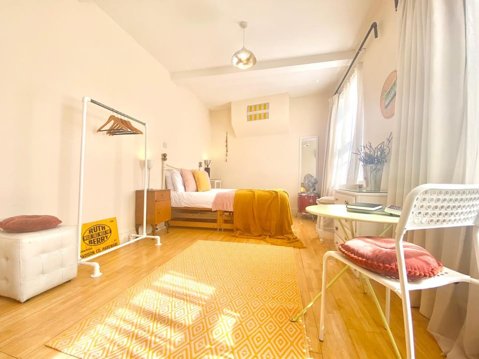 London's Central East End 2 Bedroom City Apartments Apartment in London Borough of Hackney