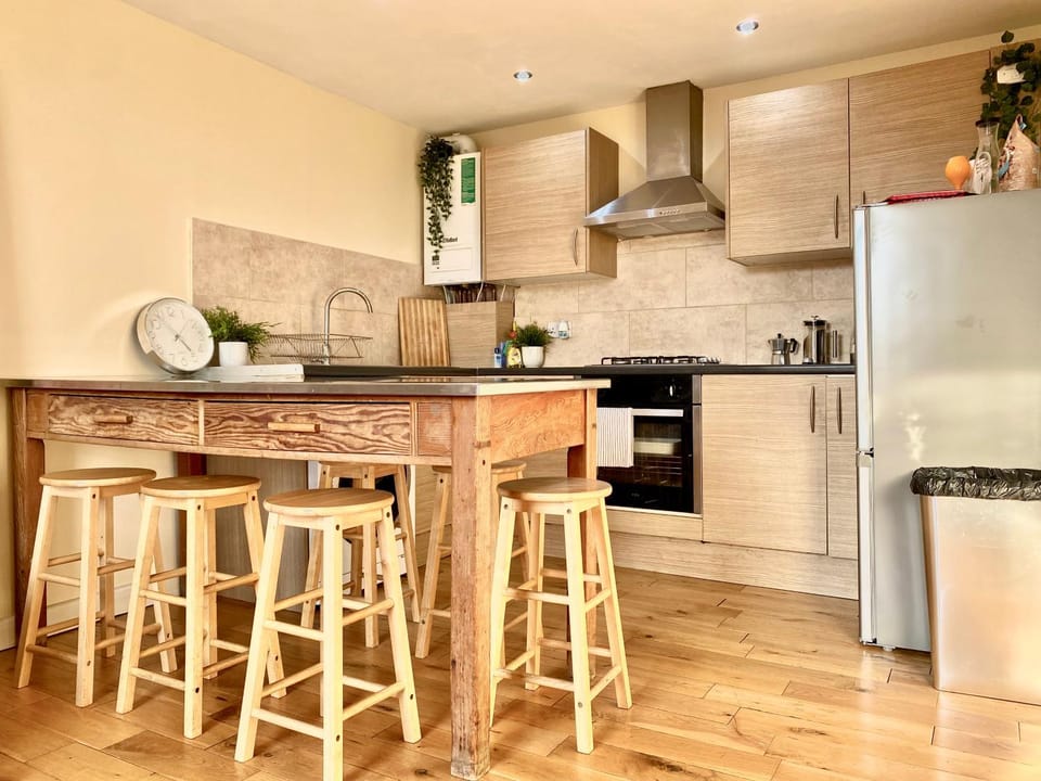 London's Central East End 2 Bedroom City Apartments Apartment in London Borough of Hackney