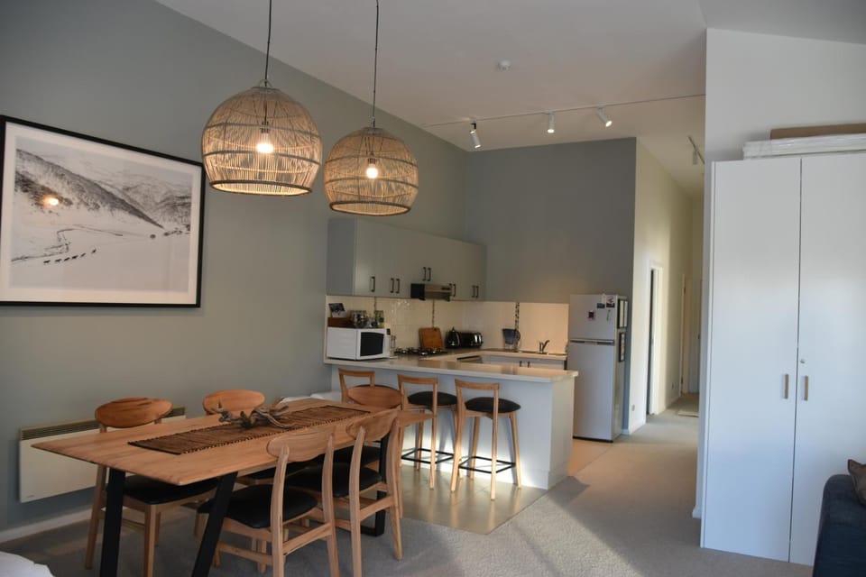 Dining area, kitchen