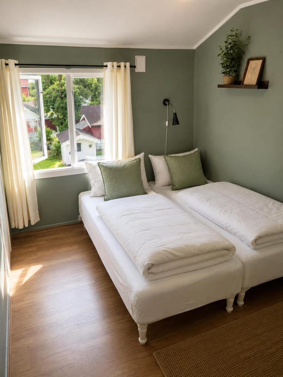 Photo of the whole room, Bedroom