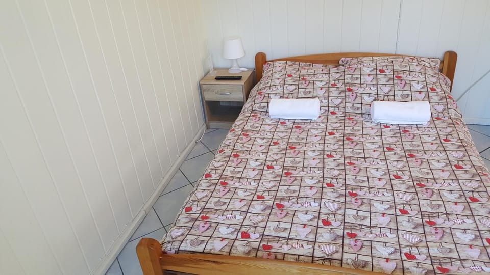 Spring, Bed, Day, Other, Photo of the whole room, Decorative detail, Bedroom, On site, Area and facilities, furniture, towels