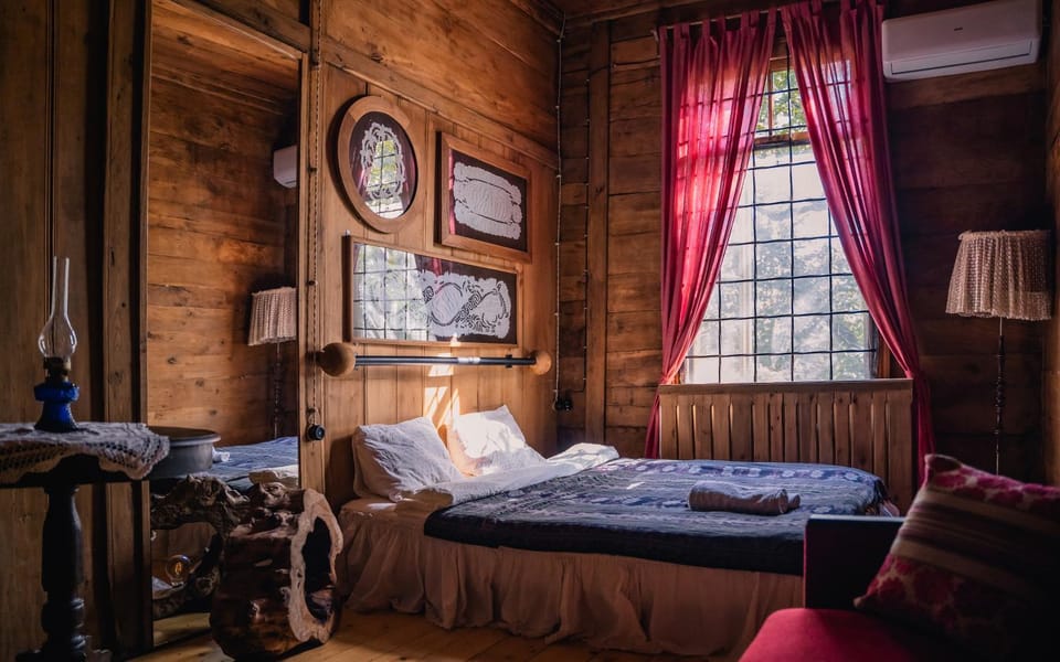 Bed, Living room