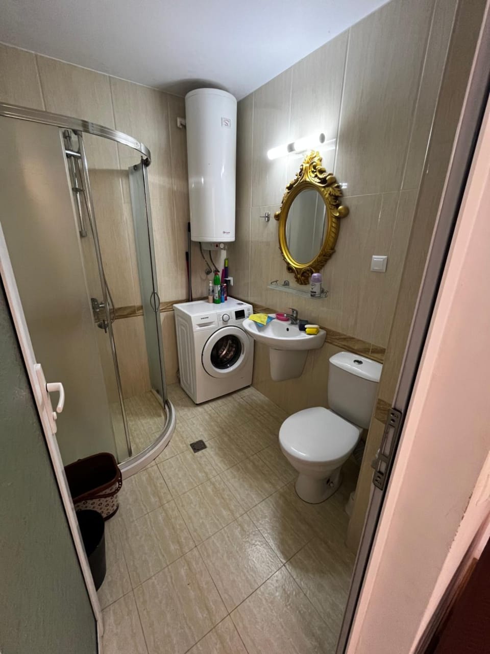Shower, Toilet