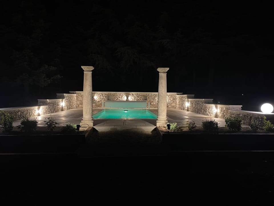 Domaine La Lauren avec piscine chauffée et jacuzzi Bed and Breakfast in Provence-Alpes-Côte d'Azur