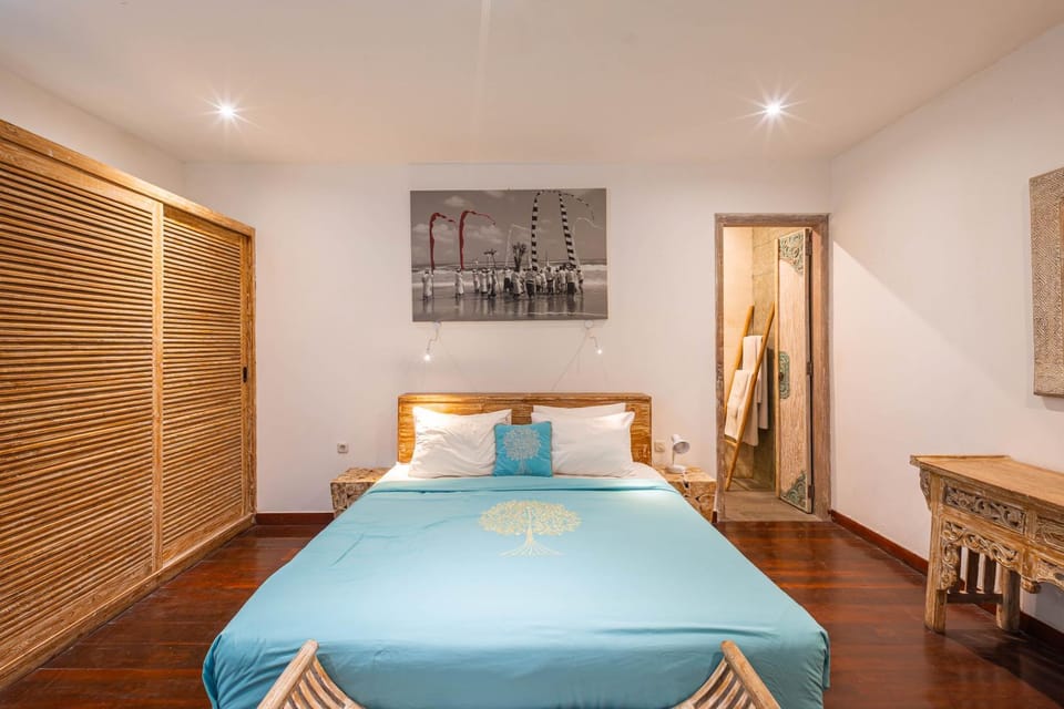 Lovely Canggu 4BR Private Pool Villa with Sundeck! 10mins Ride to Beach Villa in North Kuta