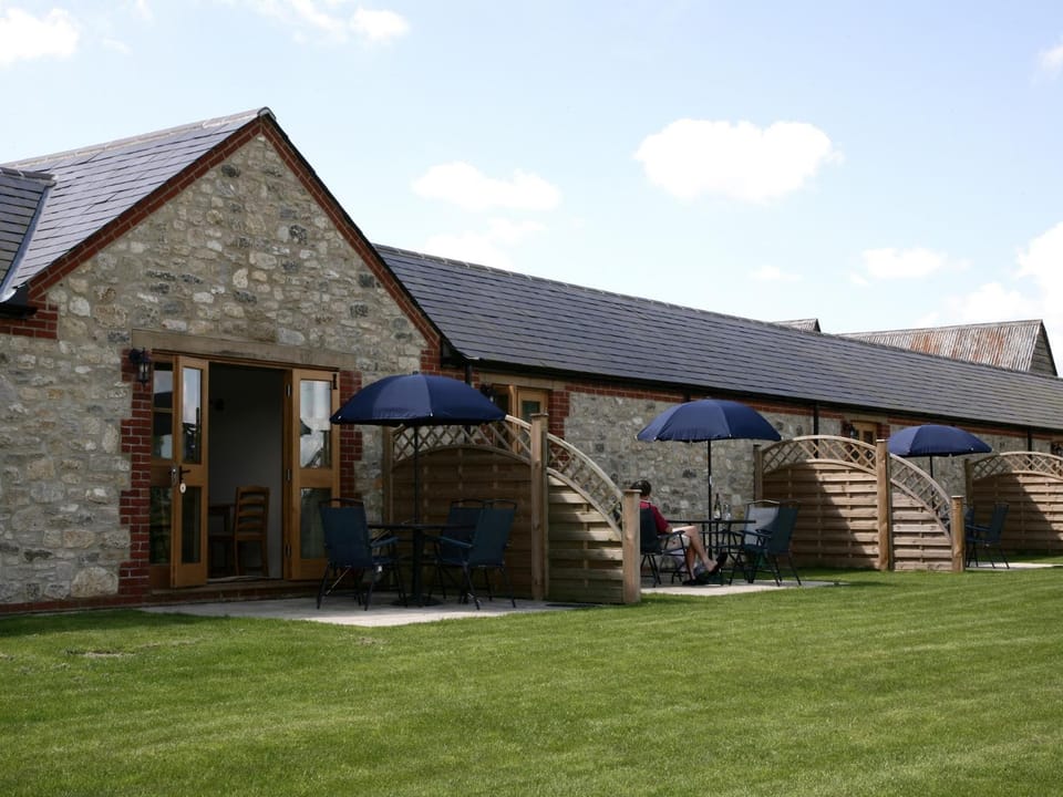 Property building, Garden, Balcony/Terrace
