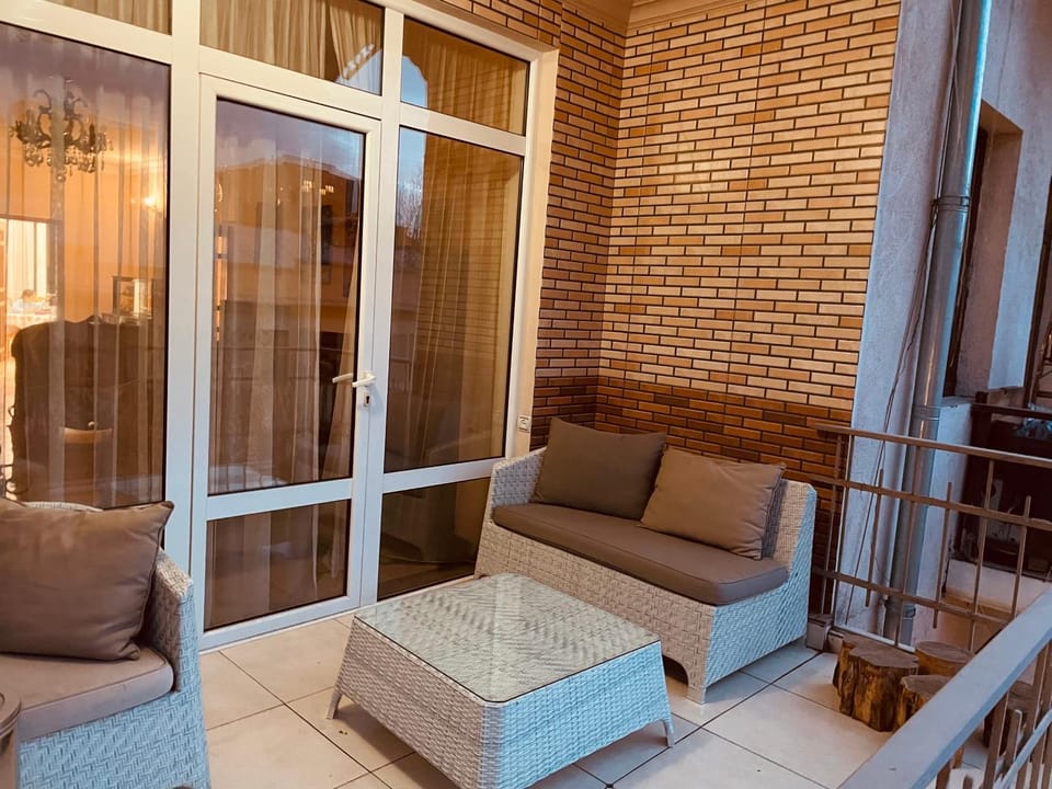 Patio, Seating area