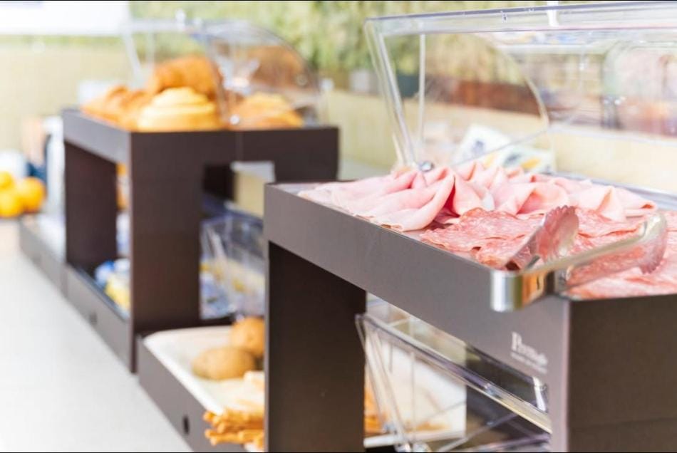 Breakfast, Buffet breakfast