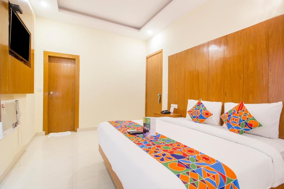 Coffee/tea facilities, View (from property/room), Seating area, Bedroom