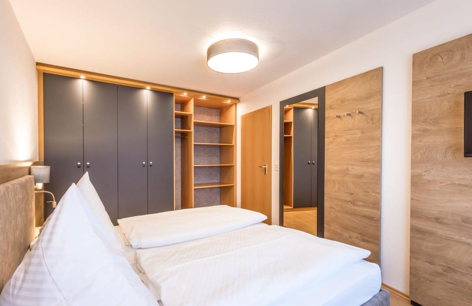 Bedroom, wardrobe