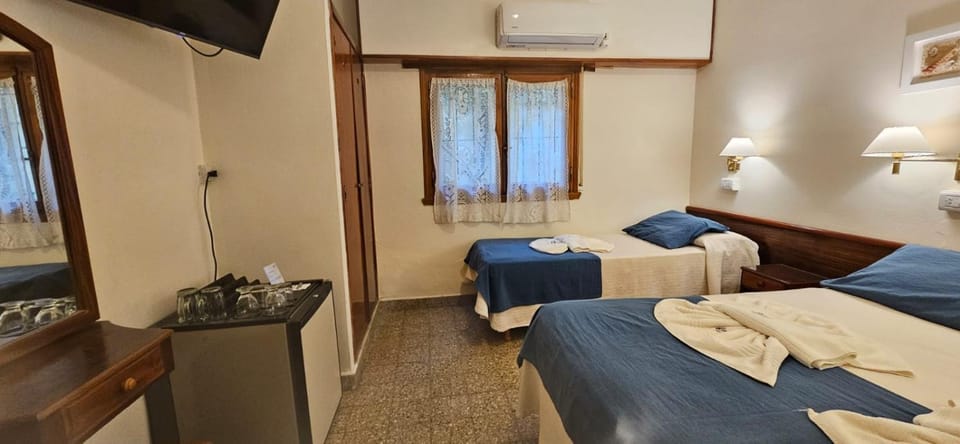 Bed, TV and multimedia, Photo of the whole room, Bedroom, minibar, towels, air conditioner