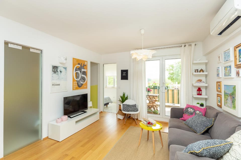TV and multimedia, Living room, Seating area