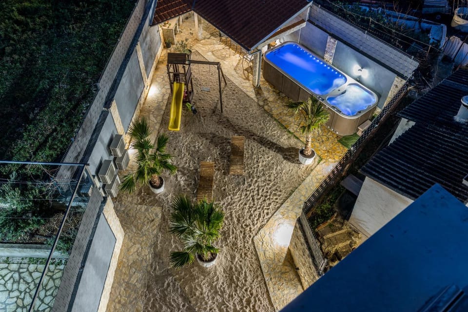 Patio, Night