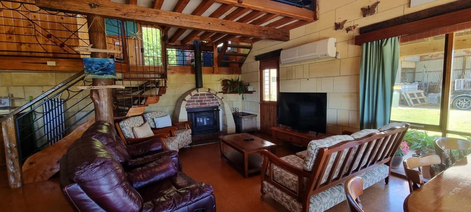 TV and multimedia, Living room, Seating area, flat iron