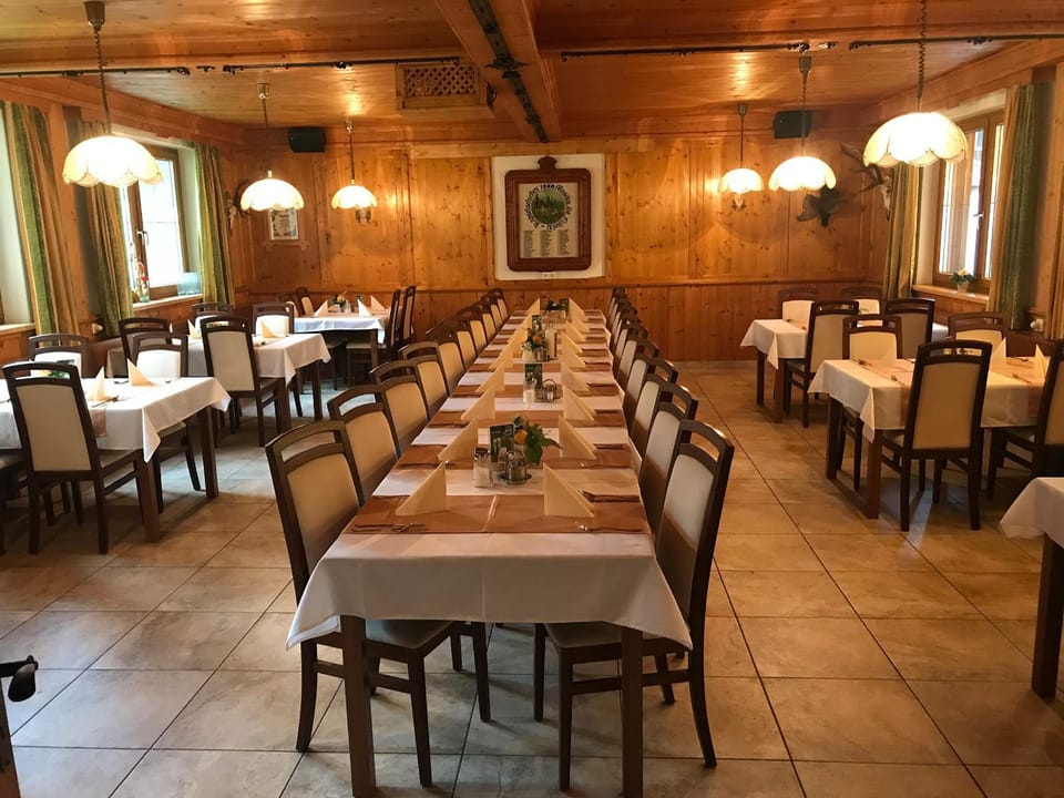Restaurant/places to eat, Restaurant/places to eat, Coffee/tea facilities, Banquet/Function facilities