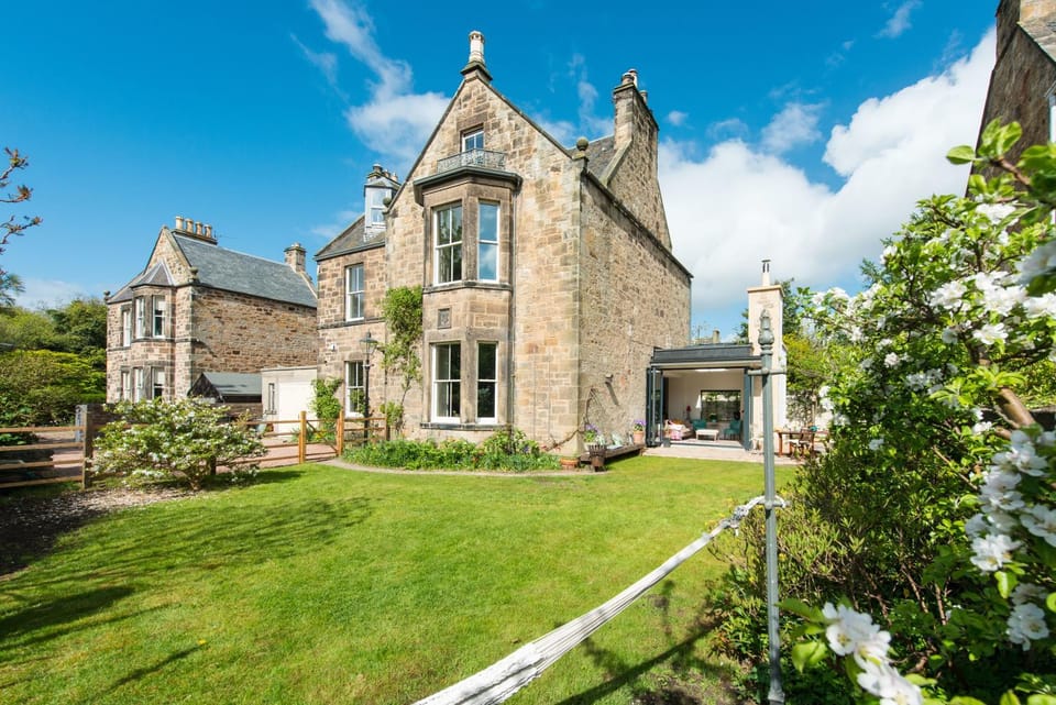 Property building, Day, Natural landscape, Garden, Garden view