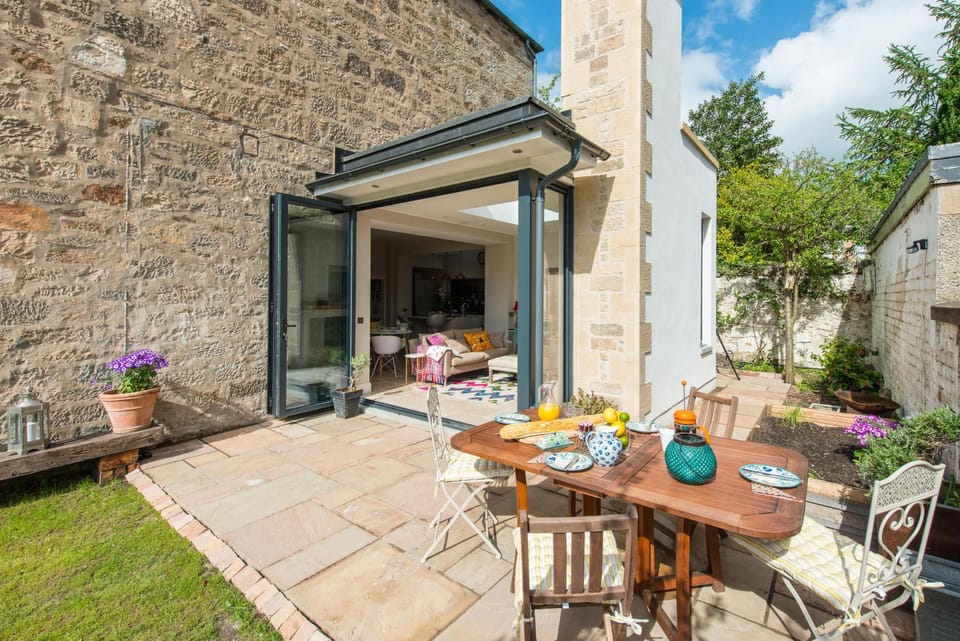 Property building, Patio, Spring, Day, Garden, Balcony/Terrace, Seating area, Dining area, Garden view