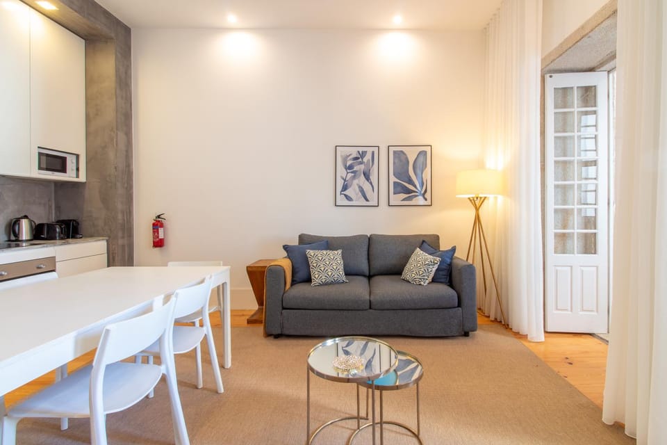 LovelyStay - Dirk Apartment Almada 3º T Apartment in Porto