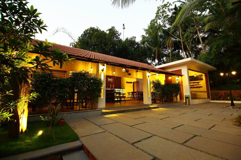 Property building, Restaurant/places to eat