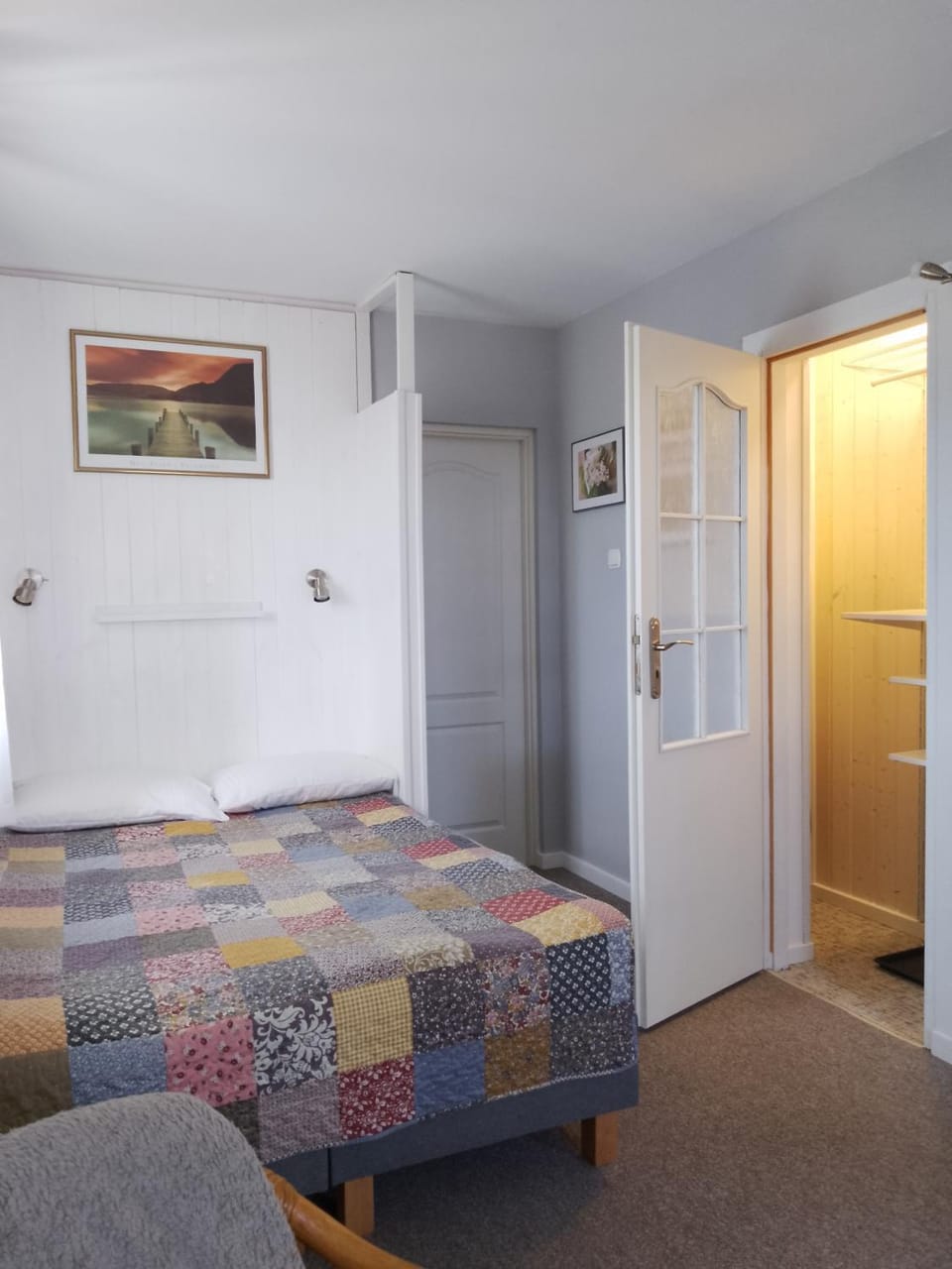 Bed, Photo of the whole room, wardrobe