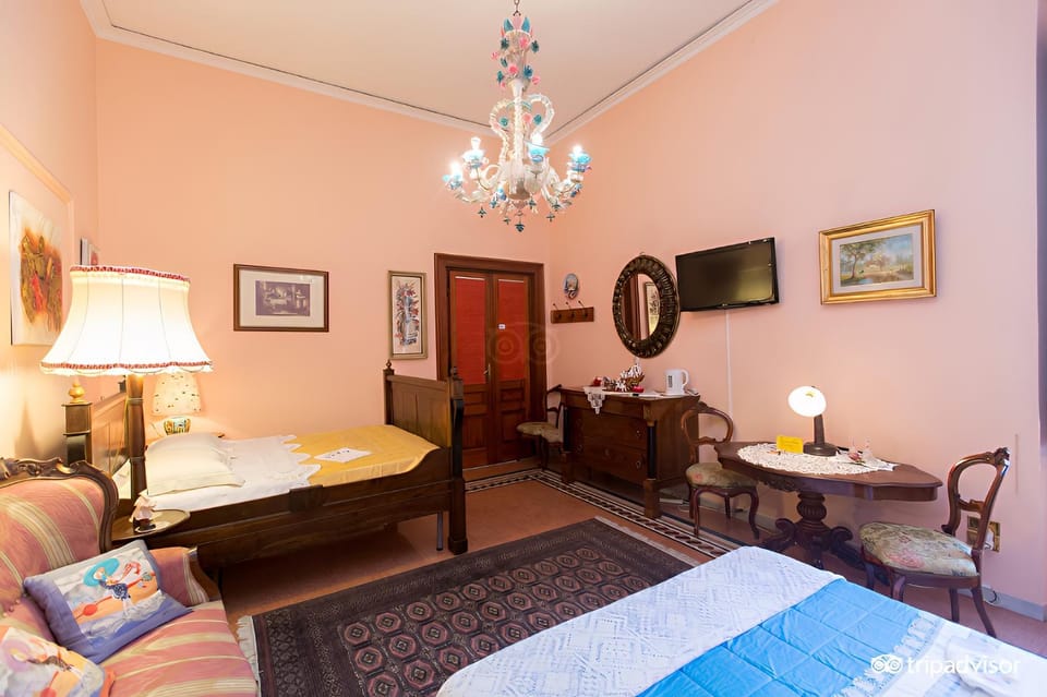 Bed, Bathroom, Photo of the whole room, Seating area, Dining area, Bedroom