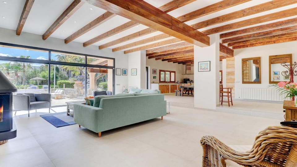 Communal lounge/ TV room, Living room
