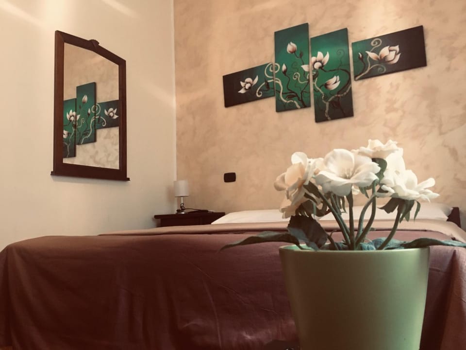 Bed, Photo of the whole room, Decorative detail